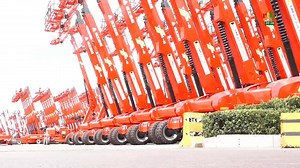 65K views · 3.2K reactions | Innovation technologique et Modernisation des engins de chantier : une délégation du centre de promotion et des investissements pour le Burkina Faso visite l’usine de fabrication des machines de construction de l’entreprise chinoise SDLG | RTB | Facebook