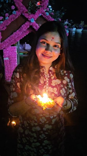 _Aashiii⚜️__ on Instagram: "ॐ त्र्यम्बकं य्यजामहे सुगन्धिं पुष्टिवर्द्धनम्। उर्ध्वारूकमिव बन्धनान्मृत्योर्म्मुक्षीय मामृतात्॥"