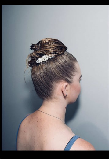 GLAM UPDO TUTORIAL: Sleek Base, Curly Finish 🌸 > Clean Hair Prime with the got2b Shine Primer for a smooth foundation. ✨ > Use the got2b Glued Wax Stick to pull hair into a sleek ponytail and seal down every single flyaway! Zero bumps, zero frizz. 🙅🏻‍♀️ > Apply got2b Curling Mousse and scrunch the ponytail for quick, bouncy curls. ➰ > Pin the curls up with bobby pins, add a pearl clip, and you’re date night ready!🖤 #got2bthestyle #got2b_za #gifted #easyhairstyles #southafrica @got2b @Beauty