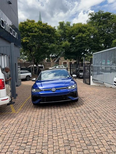 VW Golf 8 R DSG 2023 for Sale: Lapiz Blue Metallic