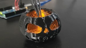 Flickering Jack O’ Lantern Is An Easy Beginner Build