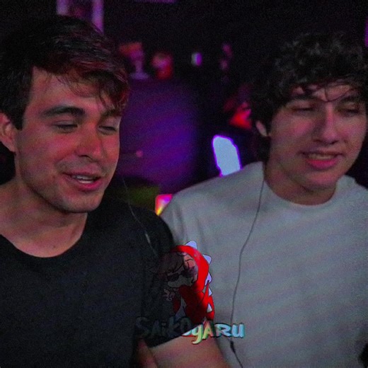 Raptor y Sparta: Un Beso Inesperado en Videojuegos