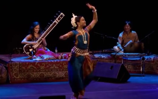 拉维香卡之女-阿努什卡·香卡Anoushka Shankar–旅行者/Traveller (赫罗纳音乐节现场live at Girona Festival)