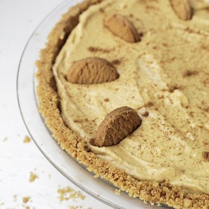 3 Ingredient Gingersnap Pie Crust - Homebody Eats