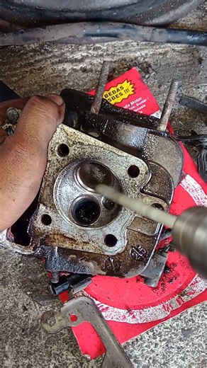 3.5K views · 56 reactions | Cleaning the valve block #reels #motorcycle #mechanic #engine #repair #valve | Aeon | Facebook