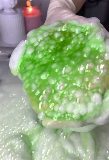 Watery squeezes were so good in tempted to do this combo again but only the first 2 products (and maybe a fs) 😩😝 when i started cleantok i was a suds girl, now im a creamy/watery girl. Q: did your preferred consistency changed and why?🫧 - #cleantok #spongetok #spongesqueezing #suds #watery