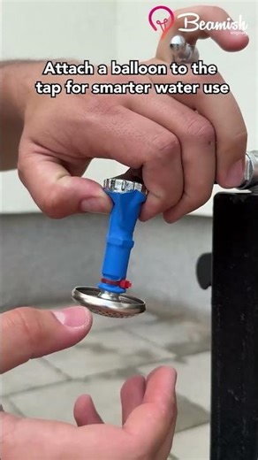 Attach a balloon to the tap for smarter water use 💧 #balloon #smart #water #tricks