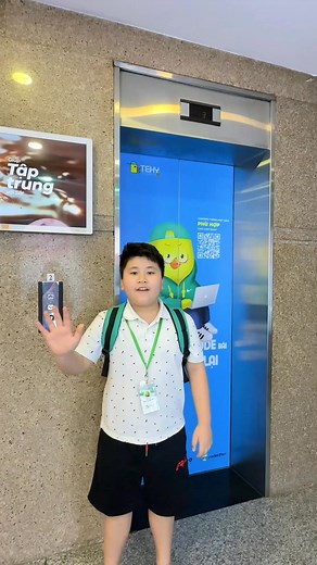 🎬TRẢI NGHIỆM 1 NGÀY LÀM GIÁO VIÊN CÙNG TEKIDS Nhân dịp 20/11, bạn Liêu Gia Bảo đã hóa thân trở thành trợ giảng cho thầy Lê Thành Đạt tại Teky Cao Thắng! Từ chuẩn bị học cụ đến chia sẻ kiến thức – Gia Bảo đã có một ngày làm trợ giảng thật sự, đầy cảm hứng và sáng tạo! 🎫 Cùng xem video để khám phá hành trình “làm giáo viên công nghệ” của Tekids và lan tỏa tinh thần học tập chủ động – sáng tạo – nhân văn nhé! Thả ❤️ và cmt, và chia sẻ để lan tỏa thông điệp cùng Gia Bảo nhé! 👉 Cách tính điểm 1 lư
