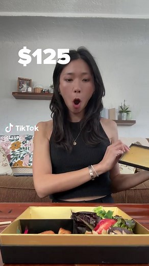 This is the $125 Golden Globes dinner from Nobu that you can order at select Nobu locations until January 11th! Want a luxurious watch party from the comfort of your couch? This is the way to do it. Thank you @noburestaurants and @goldenglobes for inviting us to speak with Chef Nobu Matsuhisa (@therealnobu) and try the dishes! The dinner box is available for takeout at Nobu Los Angeles, Nobu Fifty Seven, Nobu Downtown, Nobu Malibu, and Matsuhisa Beverly Hills! The exclusive Golden Globes collabo