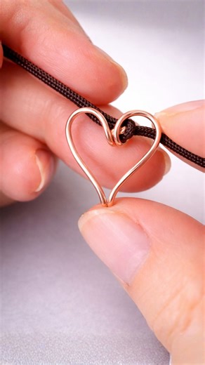 Handmade wire heart pendant: Easy step-by-step jewelry tutorial