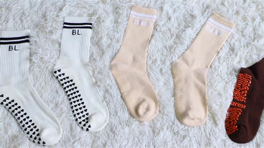 High-quality Breathable Spring Crew Socks Love Gym Pilates Anti-slip Custom-made Knitted Pleated Pilates Yoga Grip Socks