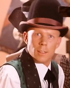 It's time for another Total Pop Friday pick from the archive and today we go back to the very beginning. From 1986's 'Wonderland', this is Erasure's debut single, 'Who Needs Love Like That'... ❤️ | Erasure