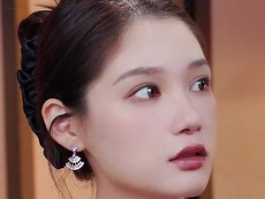 扇影流苏，珍珠生辉——复古与优雅的邂逅，尽在耳畔。 #FFX #FFX搭出日常灵感 #戴出了高级感 #精致女人必备 #弗弗西ffx