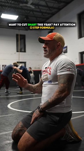 Coach Knox breaks down his legendary 3-Step Formula — the same system combat athletes have been using for decades to cut weight without losing performance. ⚖️🔥 Most athletes starve. We use structure. This isn’t guesswork. It’s a process — built on science, timing, and precision. Watch the video — Coach Knox explains exactly how his formula keeps athletes strong, hydrated, and predictable on the scale. 💧 💬 Comment FORMULA for the full 3-step breakdown. #CUTPRO #CoachKnox #WeightCutting #Perfor