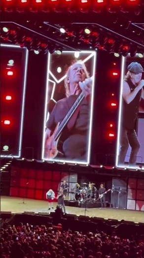 AC/DC live in Chicago — “T.N.T.” ignites Soldier Field like dynamite! ⚡💥 #ACDC #Chicago #TNT