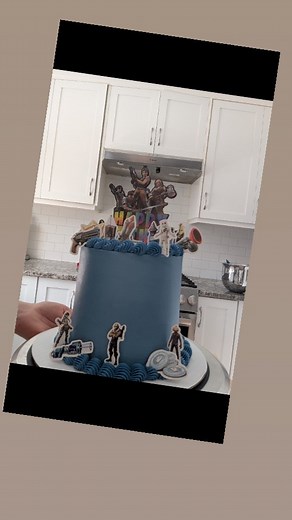 Fortnight cake! Vanilla Confetti cake with classic bakery buttercream! #fortnightcake #colussicakes | colussicakes