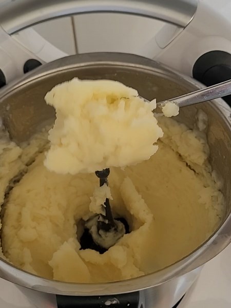 Efficient Potato Ricing Techniques for Flavorful Dishes