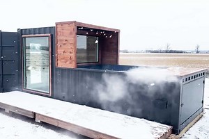 Cette entreprise transforme les conteneurs maritimes en saunas et piscines