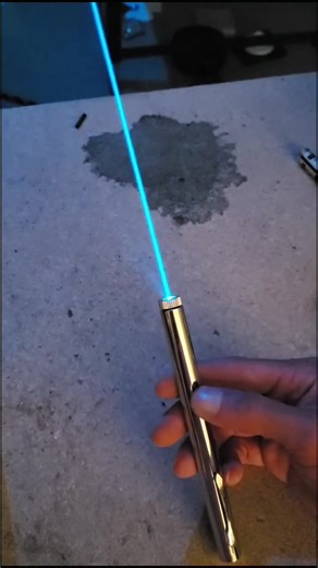 building a cyan laser pointer ⚡ (don't ask how I was able to film the soldering scenes) #tiktokpartner #learnontiktok #scienceexperiments #laser