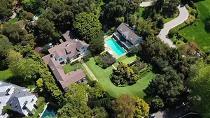 Valley Farm invites anyone aspiring to escape the modern-day frenzy of Los Angeles to find the most idyllic setting with thoughtful and refined design. Re-imagined by a team of celebrated designers, including Joy Stowell Interior Design, Landscape Architect Lisa Zeder, and AD 100 Architect Marc Appleton. 14180 Rustic Lane, Pacific Palisades Offered at $27,000,000 7 Bd | 11 ba | 9,409 Sq Ft | Tracy Tutor