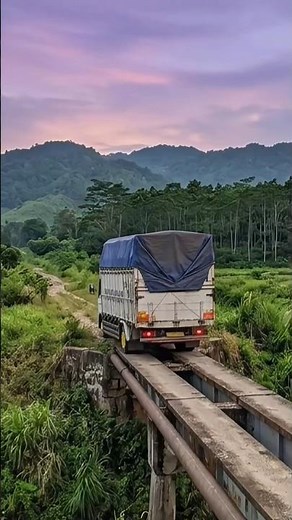 MBG truck passes through extreme routes 😱 #truck