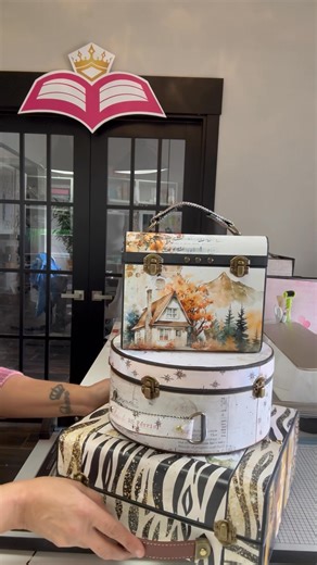 New Project Alert!!! Who says scrapbooks have to be stored on a shelf? I designed this vintage-inspired hat box to hold wonderful memories made— I’m obsessed! It’s giving old Hollywood glamour meets memory-keeping magic. Imagine opening this beauty to reveal a stunning scrapbook inside—talk about a showstopper! What do you think? Would you store this scrapbook this way? ￼ let me know in the comments! Make one of your very own following my tutorial. Here is a link. https://paperphenomenon.com/pro