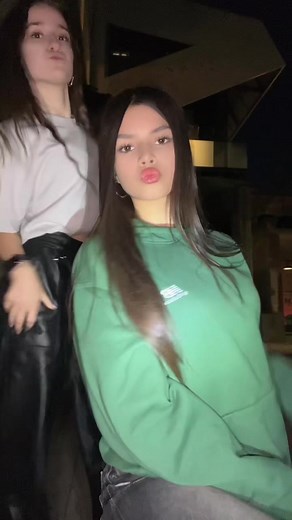 Adela Bors: Dance Recommendations with Friends