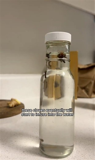 Easy Nontoxic Homemade Mouthwash #frugal #savemoney #diy #nontoxic #simpleliving