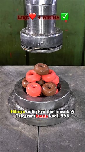 Hikoya hub on Instagram: "🎬(#HIKOYA KODI 598)✅ 🔘 🔘 🔘 ➖➖➖➖➖➖➖➖➖➖ Krishtianu Ronaldu 1985-yil 5-fevralda Portugaliyaning Madeyra shtatidagi Funshal shahrida tug‘ilgan. U 2003 yilda “Manchester Yunayted”ga qo’shilishdan oldin “Sporting CP”dagi professional faoliyatini boshlagan. Ronaldu 2003-2009 yillar oralig’ida “Manchester Yunayted” bilan uchta APL chempionligini qo’lga kiritgan. 2009-yilda u o’sha vaqtdagi rekord darajadagi pul evaziga “Real”ga o’tdi. U 450 ta gol bilan “Real Madrid” tarixi