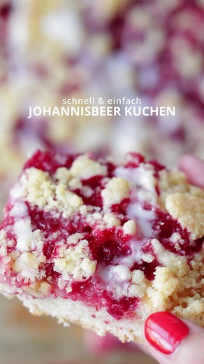 Schneller Johannisbeerkuchen mit Streuseln vom Blech