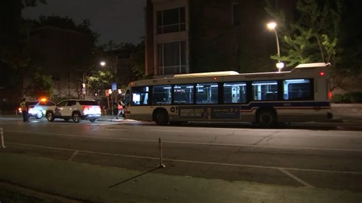 CTA bus driver hijacked at knifepoint on NW Side, jumps out of window on Near North Side: officials