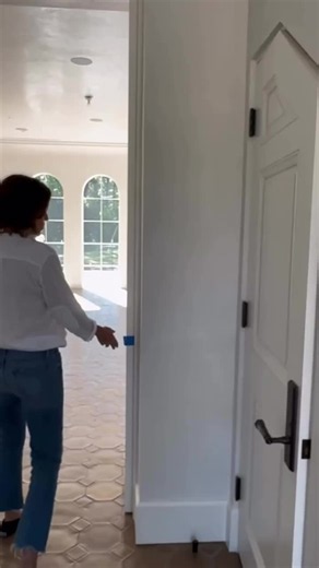 Harmon Hinge (Pocket Pivot) Explained — How It Makes Doors Disappear