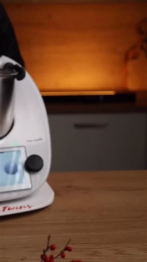 ANNA I REZEPTE FÜR THERMOMIX on Instagram: "(Rezept👇🏻) CREMIGER RÄUCHERLACHS-AUFSTRICH Dieser cremige Räucherlachs-Aufstrich ist in wenigen Minuten im Thermomix zubereitet – super einfach und unglaublich lecker. Lass uns loslegen! Zutaten: - 200 g Räucherlachs, in groben Stücken - 1–2 Lauchzwiebeln, in groben Stücken - ½ Bund Dill, Spitzen abgezupft - 1 EL mittelscharfer Senf - 1 EL flüssiger Honig - 200 g Doppelrahmfrischkäse - Salz und Pfeffer nach Geschmack Zubereitung: 1. Lauchzwiebeln und