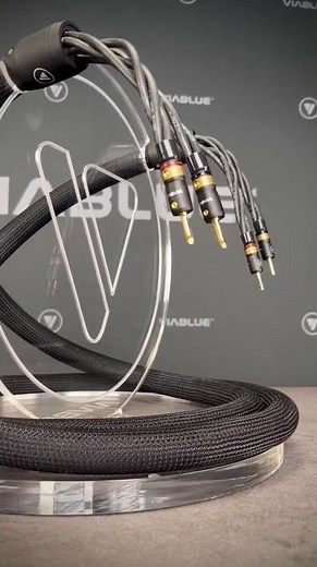 Custom VIABLUE™ SC-6 AIR Speaker Cable with Black Braided Sleeve