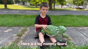 Tezituor 5 Pieces Realistic Stuffed Lizard Set with Babies,26.4 Inch Large Plush Bearded Dragon Animal Toy Gifts for Boys