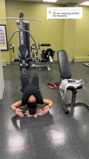 Sunday reset done. I believe this is day 48 to 48 🙌 Foam rolling and stretching are not extras, they are essentials, especially as we get older. Ladies 40 plus make it a priority and if you are younger start where you are. Foam rolling helps release tight muscles, improve circulation and reduce stiffness so your body can recover properly and move with ease. Stretching keeps your joints mobile, supports posture and helps prevent aches and injuries that slow us down. For women in midlife, this co