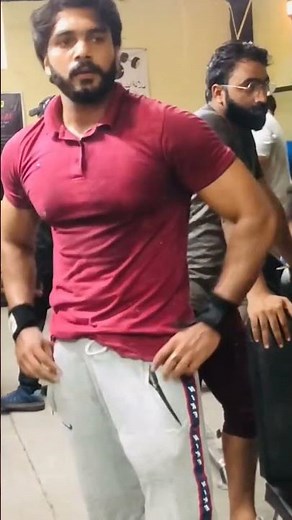 Pecs bouncing hot bodybuilder