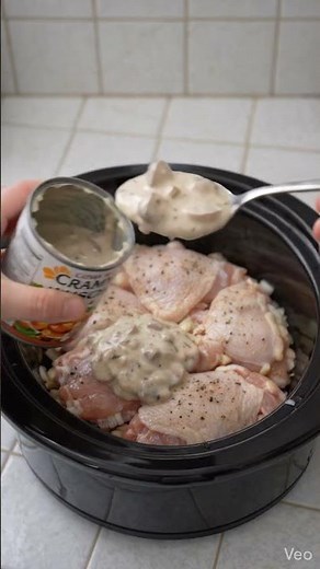 🍗🍄 Creamy Mushroom Slow Cooker Chicken