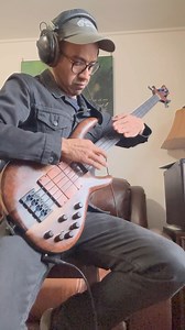 A groove with my Wyn Fretless, added some delay for texture to my percussive technique, have a great day #bassplayer #fretlessbass #bass | Franklin Peredo Music
