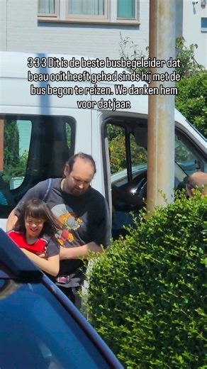 FamRx on Instagram: "3 3 3 Dit is de beste busbegeleider dat beau ooit heeft gehad sinds hij met de bus begon te reizen. We danken hem voor dat jaar. ‼️3.8 miljoen🔥🔥 kijkers is 34 .54% porcent van de belgische populatie 🙏💪 @instagram beau morning push-up #schoolbus #fblifestyle #schooldag"