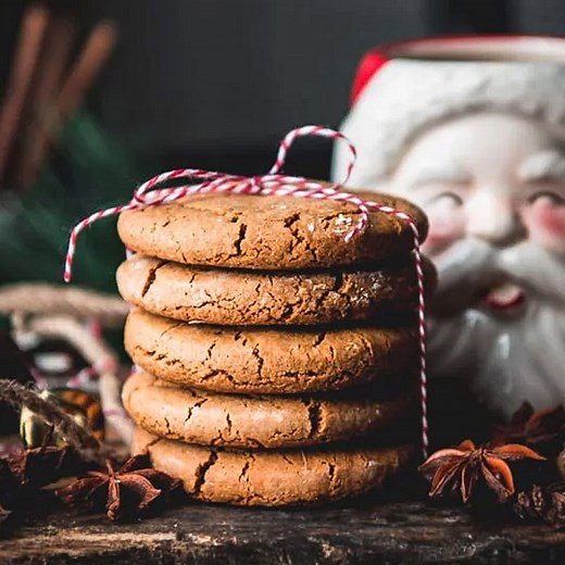 Old-Fashioned Williamsburg Gingerbread Cookies - The Seasoned Mom