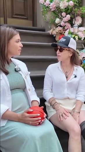 Woman goes all out for UWS Knicks-themed stoop