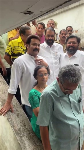 മോഹൻലാൽ സാദാരണ കാരനെ പോലെ വോട്ട് ഇടാൻ വന്നപ്പോൾ#trending ##fyp #keralaelection #mohanlal