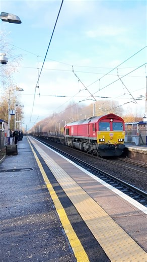 DB Class 66207 6E30 1332 Dalzell B.S.C. to Tees N.Y. passing Shieldmuir with tones #class66 #wcml