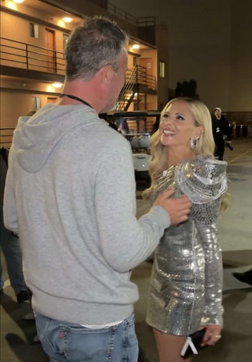 Sarah Michelle Gellar Shines as a Star Search Judge