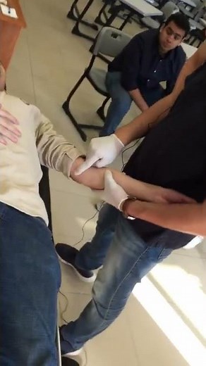 Valgus and varus stress test of elbow