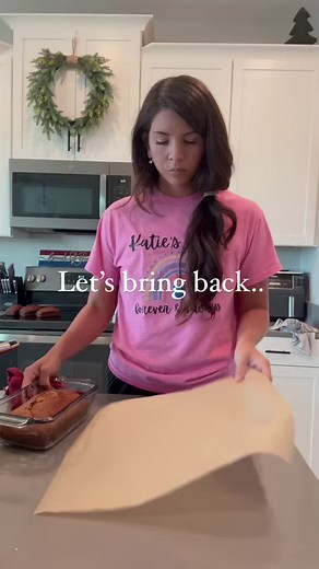 Let’s make being neighbors great again! 🙌🏽Neighbors used to be our community. Someone you could borrow a cup of sugar or milk from. Someone you could go to for help. Now all my neighbors are on WhatsApp complaining all day, every day 😂😂 We got truly blessed with a few great neighbors when we bought our house. But then there’s still some people close by that I’ve never even seen. We got new neighbors right next door to us while we were away in TN. So I made up some banana bread and we took it