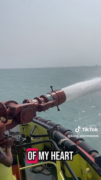 Fire fighting system is working perfectly 🔥 #northseatiktok #fypシ゚ #fyppp #lifeonboard🚢⚓ #firefighter #fitness #firefightertiktok