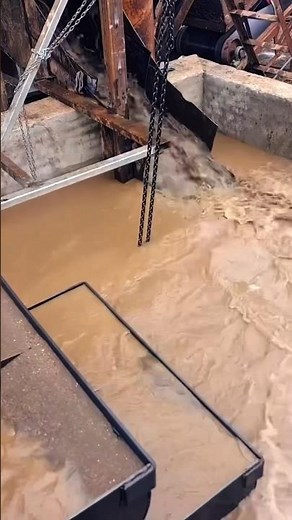 Sand mining process from river : Good machinery and technology make work easier and faster