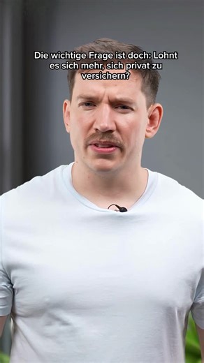 Finanztip on Instagram: "💰 Du fragst Dich, ob sich die private Krankenversicherung für Dich lohnt? 📊 Die Beiträge sind in den letzten 15 Jahren zwar weniger stark gestiegen als in der gesetzlichen – aber das heißt noch lange nicht, dass sie automatisch die bessere Wahl für Dich ist. 👉 In der gesetzlichen Krankenversicherung bekommst Du die notwendige Versorgung, viele Zusatzleistungen wie Vorsorge oder Zahnreinigung gibt’s je nach Kasse obendrauf – aber die können auch wieder gestrichen werde
